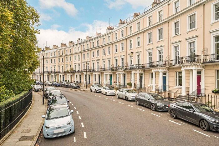 3 Bedroom Maisonette To Rent In Royal Crescent, Holland Park, W11