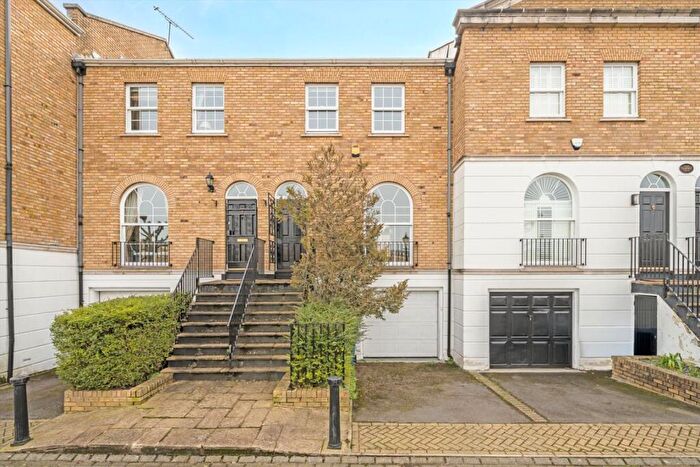 4 Bedroom House For Sale In Sovereign Crescent, Rotherhithe, SE16