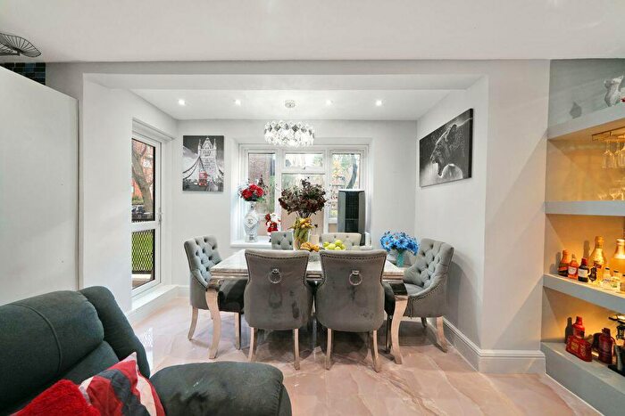 2 Bedroom Apartment For Sale In Widecombe House, Crawford Estate, London, SE5