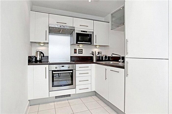 1 Bedroom Flat For Sale In Aragon Court, London, SE11
