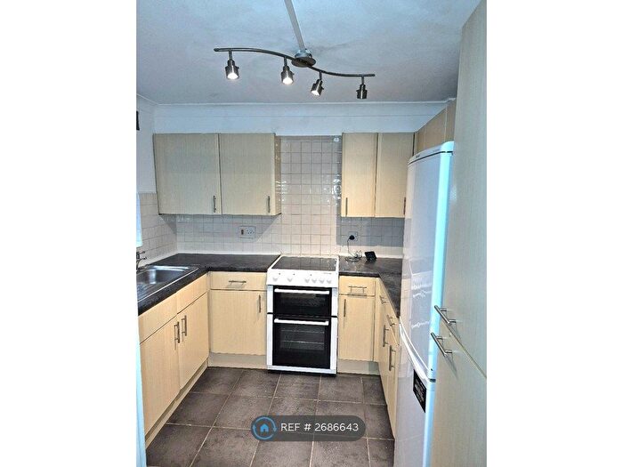 2 Bedroom Flat To Rent In Blair Close, Hemel Hempstead, HP2