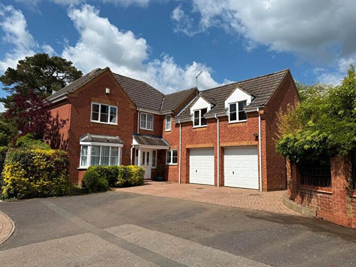 4 Bedroom Detached House For Sale In Hilltop Close, Brixworth, Northamptonshire, NN6
