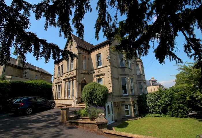 2 Bedroom Flat To Rent In Upper Oldfield Park, Bath, Somerset, BA2