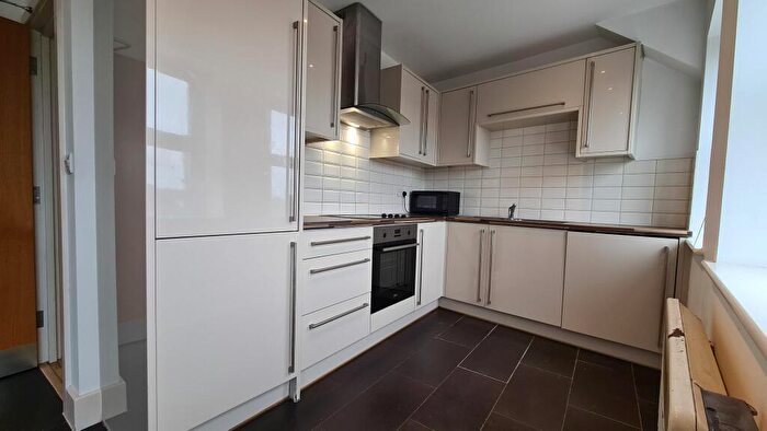 3 Bedroom Apartment To Rent In High Road, Willesden, NW10