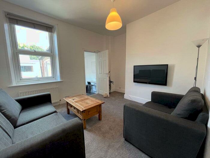 5 Bedroom Property To Rent In Goldspink Lane, NE2