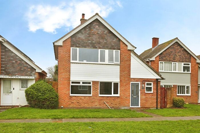 4 Bedroom Detached House For Sale In Meon Close, Gosport, PO13