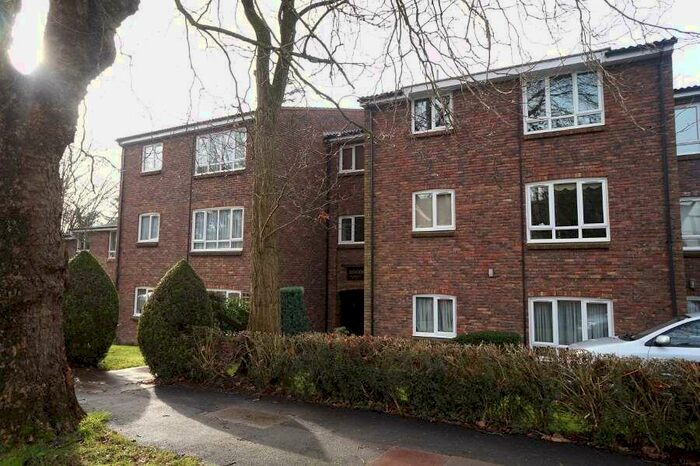 2 Bedroom Flat To Rent In Ridgeway Court, Hatch End, HA5