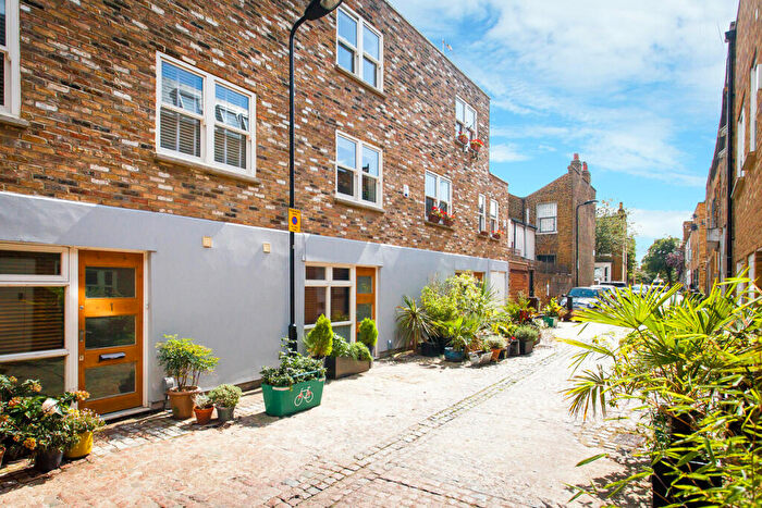 2 Bedroom Terraced House For Sale In Batley House, Stoke Newington, N16