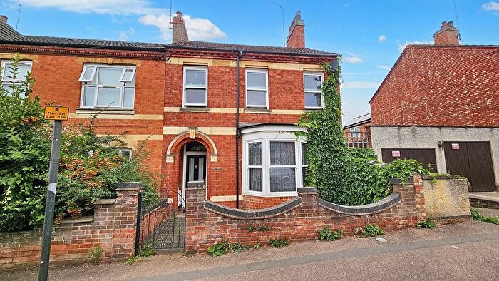 4 Bedroom Semi-Detached House For Sale In Park Road, Wellingborough, NN8