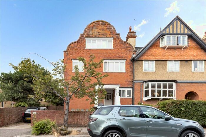 3 Bedroom Flat To Rent In Berkeley Place, London, SW19