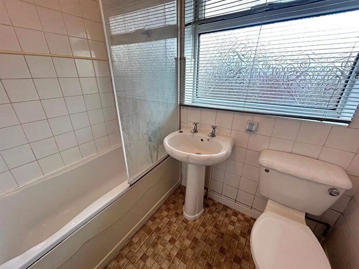 2 Bedroom Semi-Detached Bungalow For Sale In Stanley Close, Cayton, Scarborough, YO11