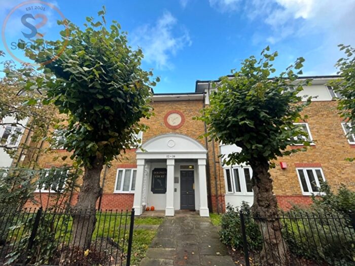 1 Bedroom Flat To Rent In Dolphin Court, Wimbledon, London, SW19