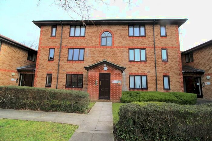1 Bedroom Ground Flat To Rent In Maybush, Southampton, SO16