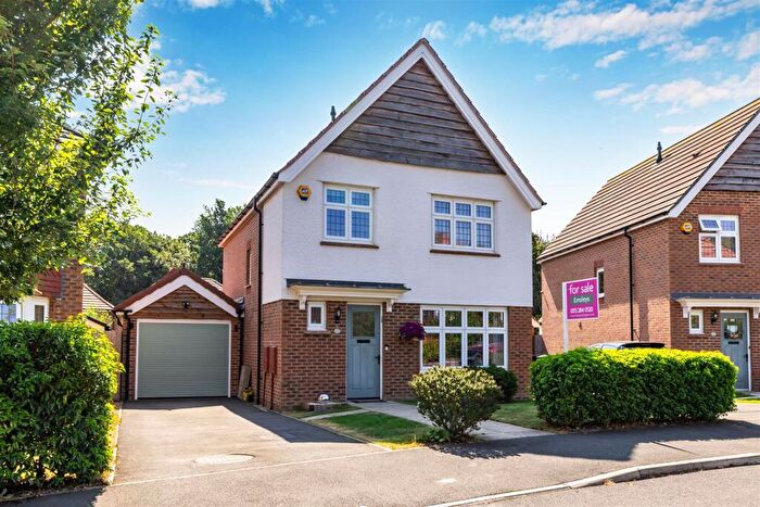 3 Bedroom Detached House For Sale In Blackthorn Avenue, Whinmoor Leeds, LS14