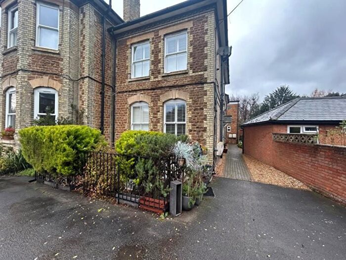 2 Bedroom Flat To Rent In Clandon Road, Guildford, GU1