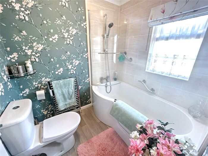 1 Bedroom Bungalow For Sale In Stonehill Woods Park, Old London Road, Sidcup, Kent, DA14