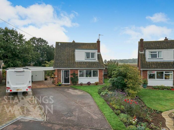 3 Bedroom Chalet For Sale In Christine Avenue, Lingwood, Norwich, NR13