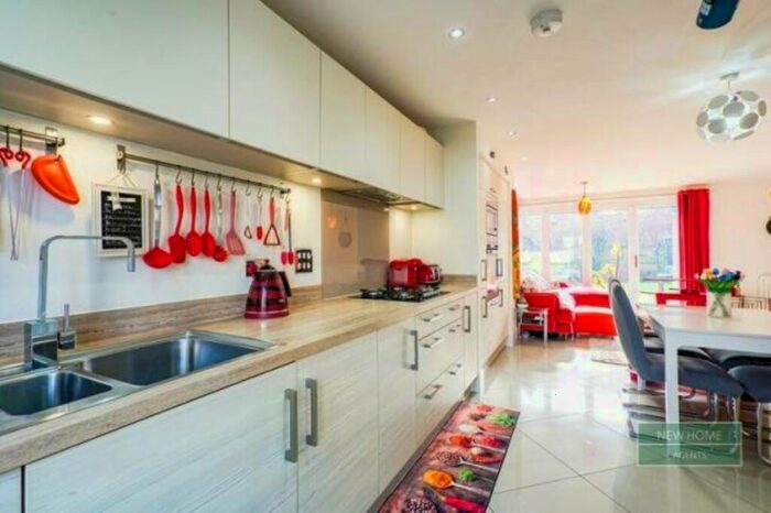 3 Bedroom Semi-Detached House For Sale In Wheatsheaf Way, Clowne, Chesterfield, S43