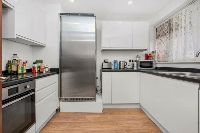 5 Bedroom Apartment To Rent In Thornton House London, SE17