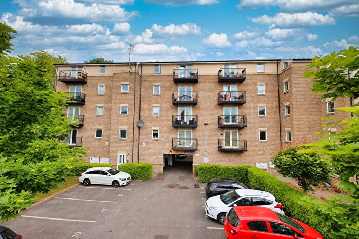 2 Bedroom Flat For Sale In Cornmill View, Horsforth, Leeds, West Yorkshire, LS18