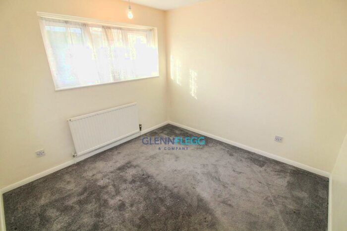 3 Bedroom House To Rent In Hadlow Court, Slough, SL1