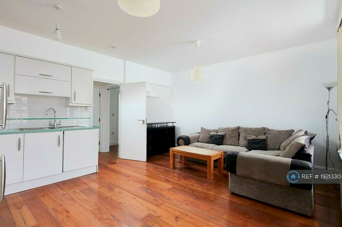 1 Bedroom Flat To Rent In Alvington Crescent, London, E8