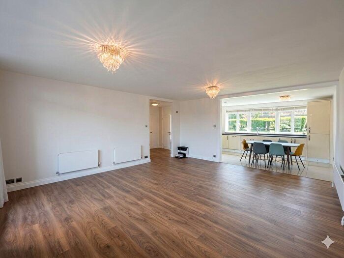 2 Bedroom Apartment To Rent In Regents Park Road, Finchley, N3