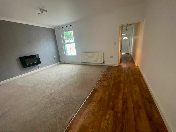 2 Bedroom Flat To Rent In A Windsor Road, Griffithstown, Pontypool, NP4