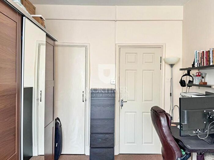 2 Bedroom Apartment To Rent In Green Lanes, London, N21
