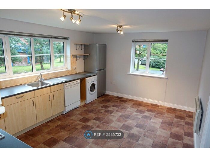 2 Bedroom Flat To Rent In Mountbatten Close, Ashton-On-Ribble, Preston, PR2