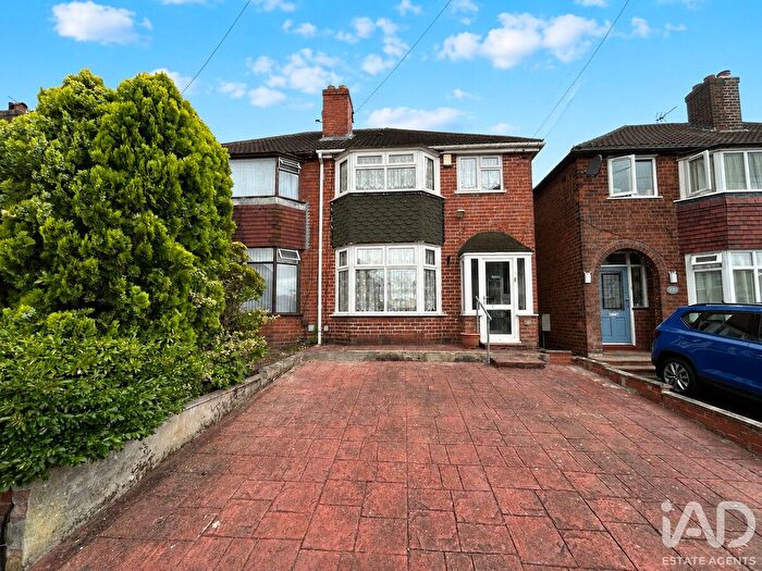 3 Bedroom Semi-detached House To Rent In Foden Road, Birmingham, B42
