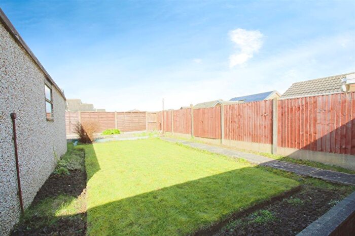 2 Bedroom Semi-Detached Bungalow For Sale In Rockingham Way, Leeds, LS15