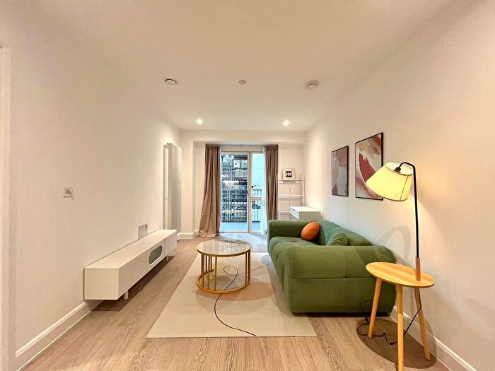 1 Bedroom Flat To Rent In Western Gateway, London, E16