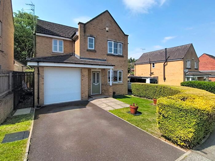 4 Bedroom Detached House For Sale In Hawthorn Lane, Cleckheaton, BD19