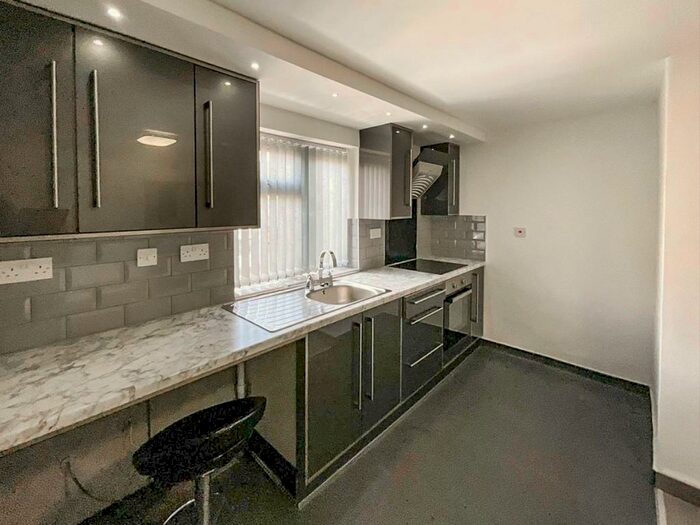 1 Bedroom Flat To Rent In Flat, High Street, Brierley Hill, DY5