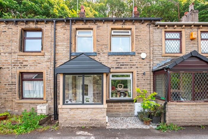 2 Bedroom Terraced House For Sale In Wood End Road, Armitage Bridge, Huddersfield, HD4