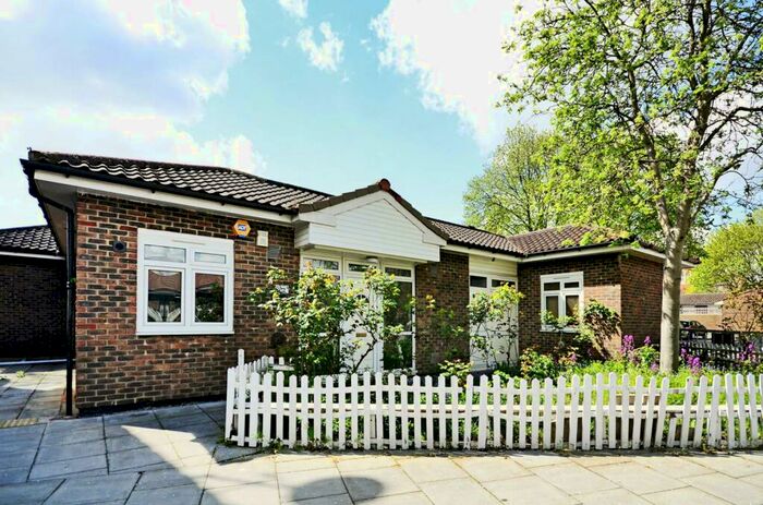 4 Bedroom Bungalow To Rent In Mallard Close, Hackney Wick, London, E9