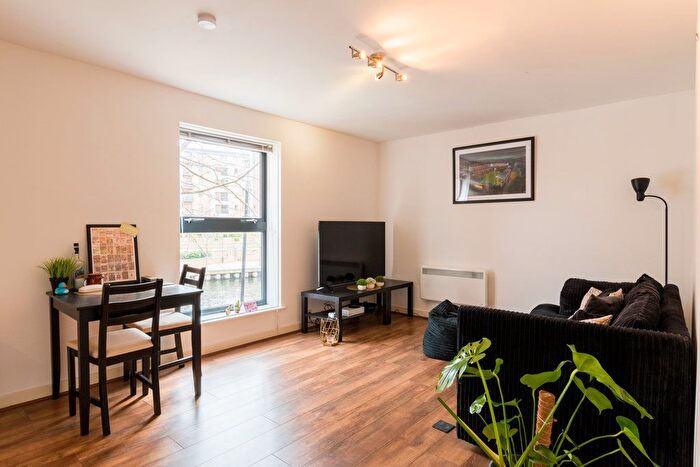 1 Bedroom Flat To Rent In The Chandlers, Leeds, LS2