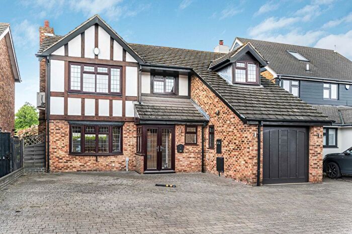 4 Bedroom Detached House For Sale In Heathwood Walk, Bexley, DA5