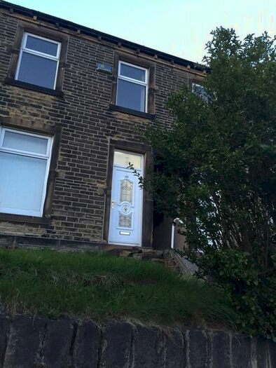 2 Bedroom Terraced House To Rent In Halifax Old Road, Birkby, Huddersfield, HD2