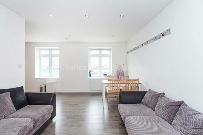 3 Bedroom Apartment To Rent In Islip Street, Kentish Town, NW5
