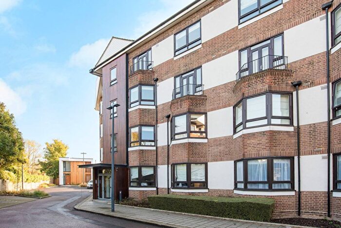 2 Bedroom Flat To Rent In Kew Bridge Court, Chiswick, London, W4