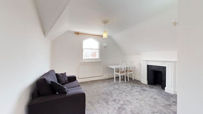 1 Bedroom Flat To Rent In Burstock Road, London, SW15