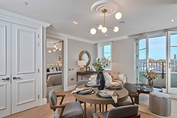 1 Bedroom Flat For Sale In Richmond Square, Kew Foot Road, Richmond, Surrey, TW9