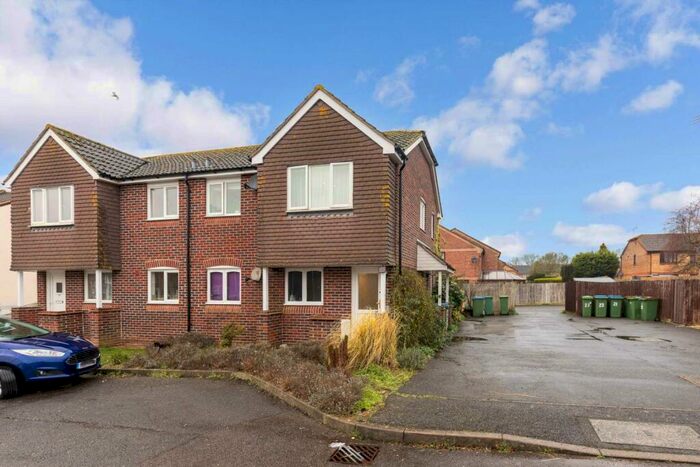 1 Bedroom Maisonette To Rent In Camelot Close, Southwater, RH13