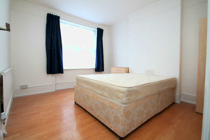 Studio To Rent In Cavendish Road, London, N4