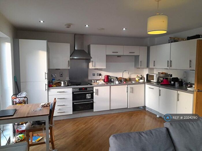 2 Bedroom Flat To Rent In Wave Court, Romford, RM7