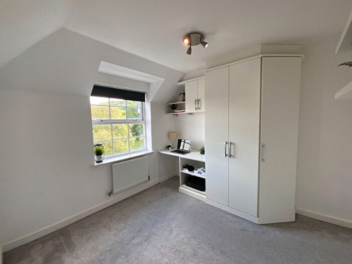 2 Bedroom Flat For Sale In Cruickshank Drive, Wendover, HP22