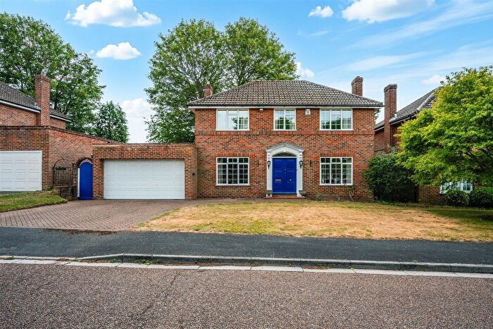 4 Bedroom Detached House For Sale In The Maples, Banstead, SM7
