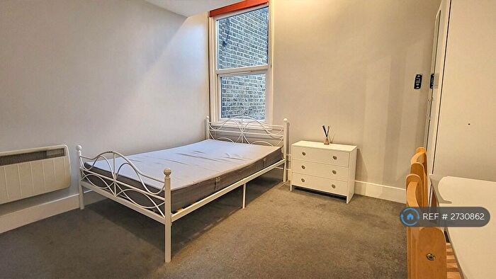 Studio To Rent In High Street, London, N8